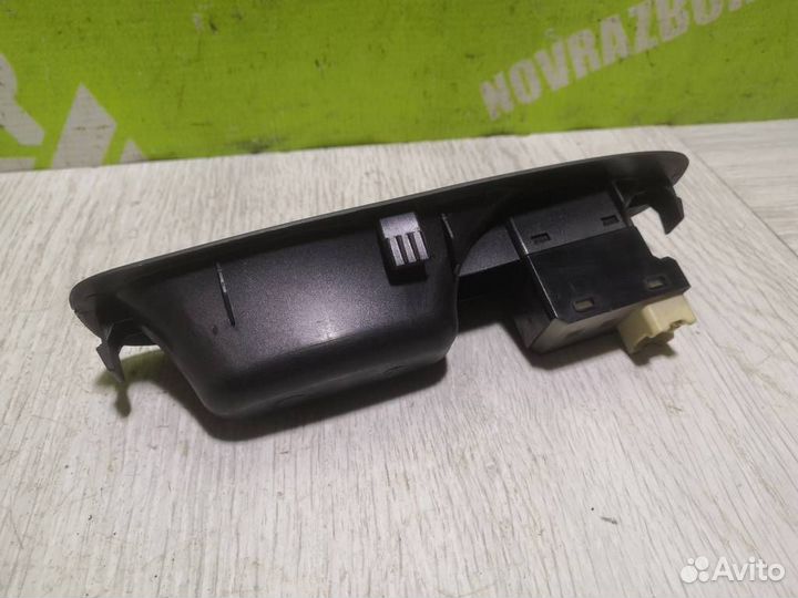 Кнопка стеклоподъемника Хендай Акцент 2