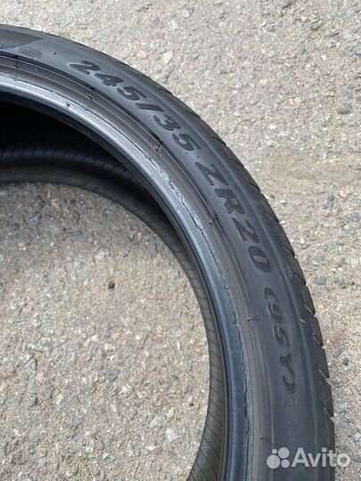 Pirelli P Zero 245/35 R20