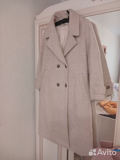 Пальто женское 42 44 бежевое