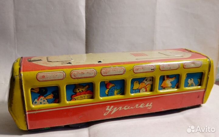 Машинки и другие игрушки времен СССР