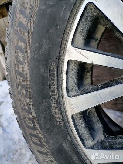 Bridgestone Blizzak Spike-01 215/70 R16