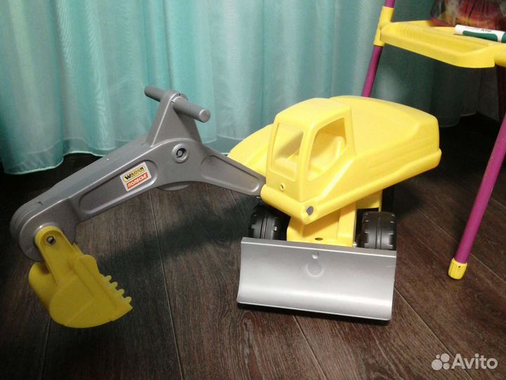 Машина-каталка-экскаватор большая