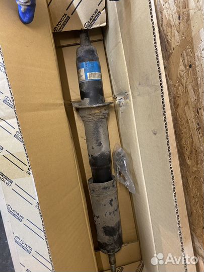 Амортизатор передний Toyota Land Cruise 200