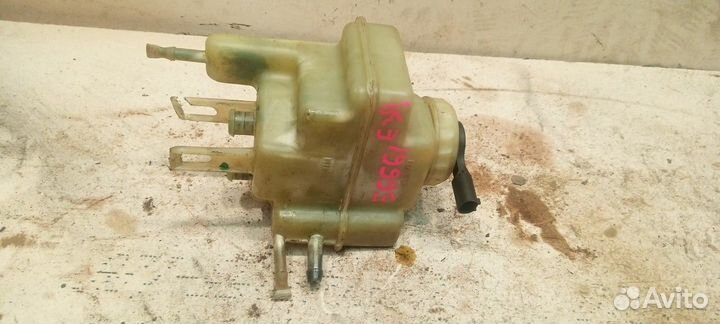 Бачок главного тормозного цилиндра (BMW 5 E39)