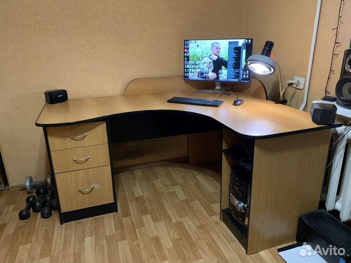 Компьютерный стол