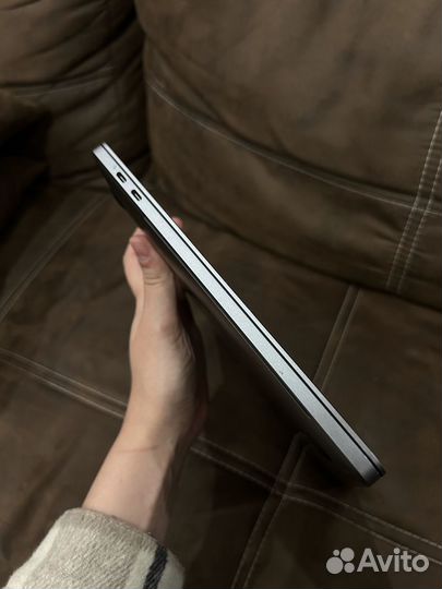 Macbook pro 13 2020 i5 1tb