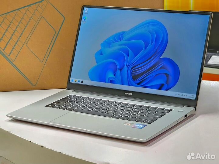 Ноутбук Honor 15.6''IPS Ryzen 7 16GB SSD 512Gb