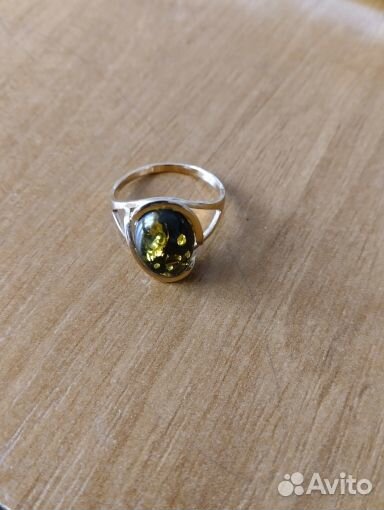 Продаю серьги, кольцо, кулон золото 585 пр. с зеле