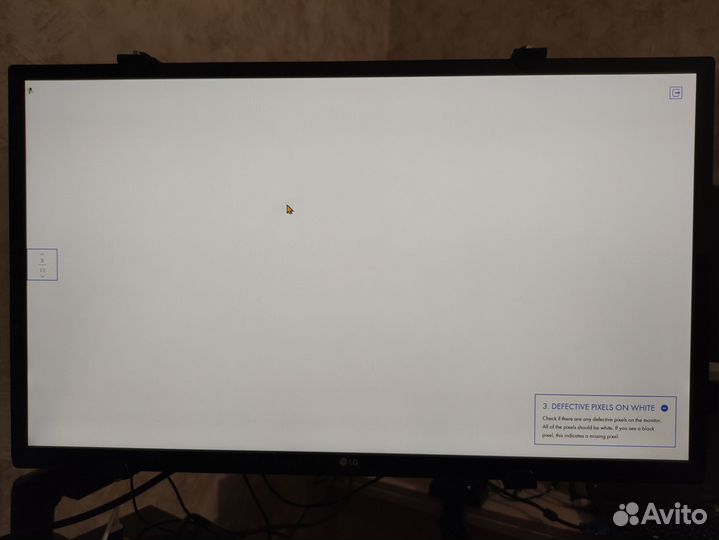 Монитор LG 24mp59g с битым пикселем