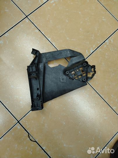 Кронштейн замка задней левый Volvo xc60 2016г