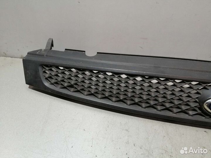 Решетка радиатора дефект Форд Фиеста 5 дорест