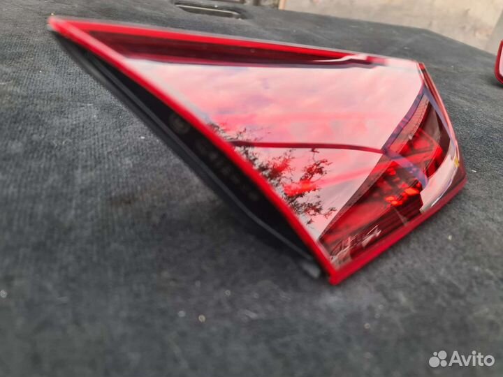 Левый внутренний фонарь Mercedes W213 рест