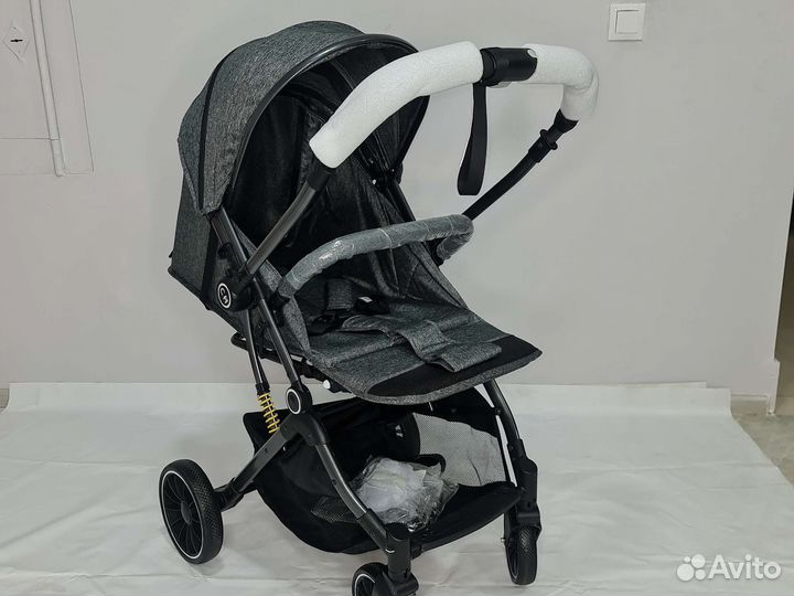 Прогулочная коляска Luxmom с перекидной ручкой