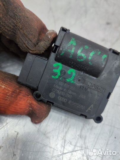 Моторчик заслонок печки Audi A6 C6 седан 2.7 Л