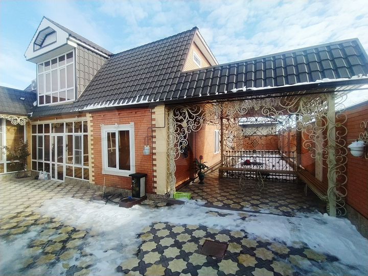 Дом 586 м² на участке 5,9 сот.