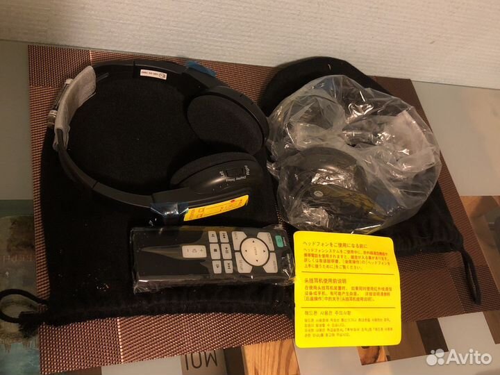 Новые оригинал наушники +пульт Nissan/Infinity