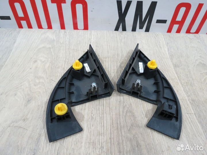 Уголок передней двери Kia Rio 3