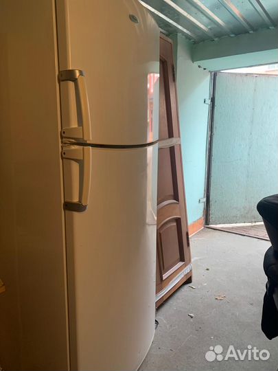 Холодильник whirlpool