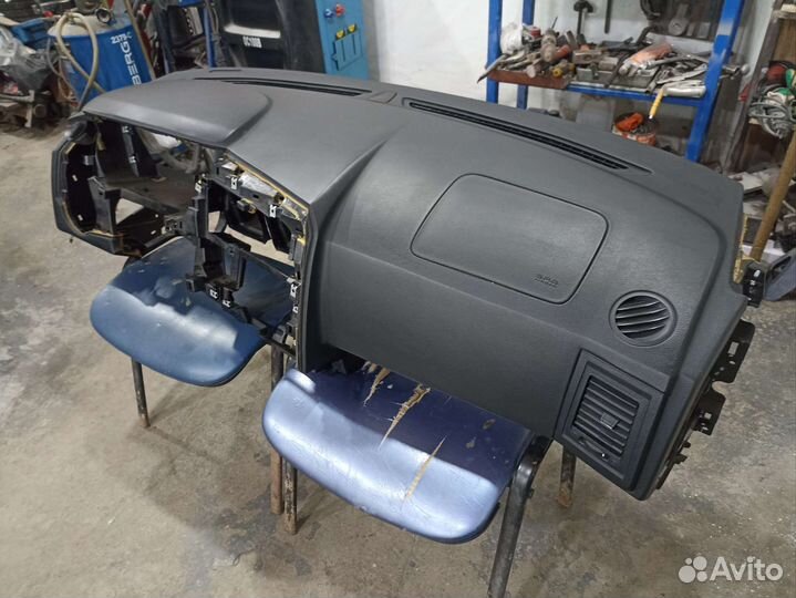 Панель торпедо ссангенг Кайрон 05-14г