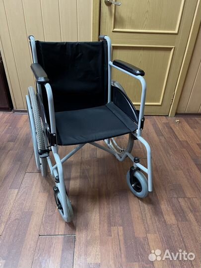 Инвалидная кресло-коляска Barry A2