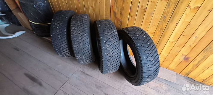 Goodyear UltraGrip Ice Arctic SUV 225/60 R18 T