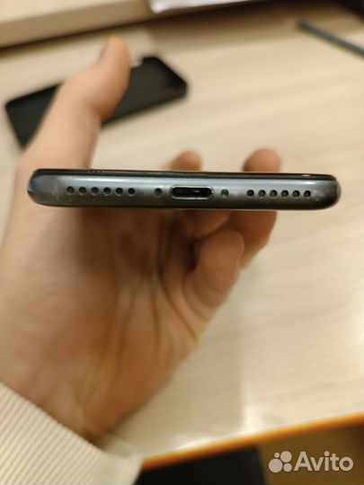 iPhone 8, 64 ГБ