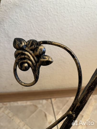 Подставка для цветов напольная металлическая