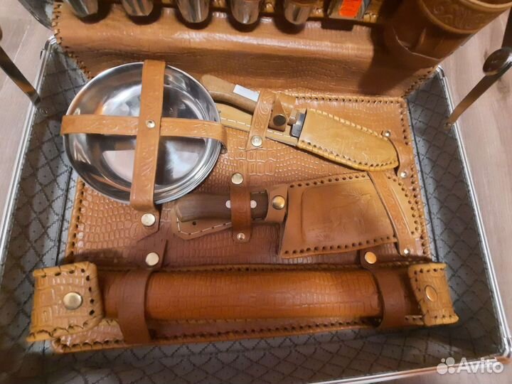 Подарочный набор для пикника в кейсе