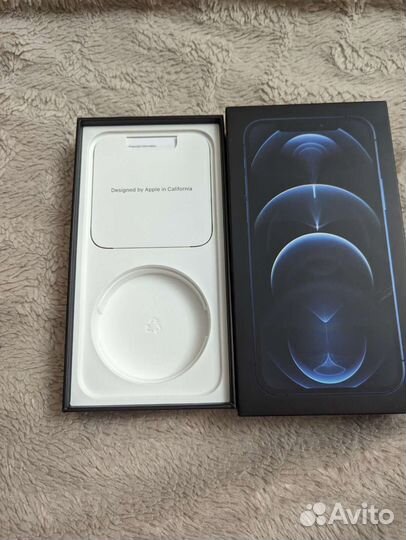 Коробка от iPhone 12 pro синий