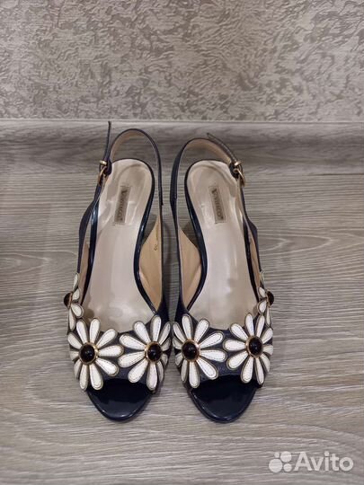 Босоножки Vitacci кожаные 35 размер