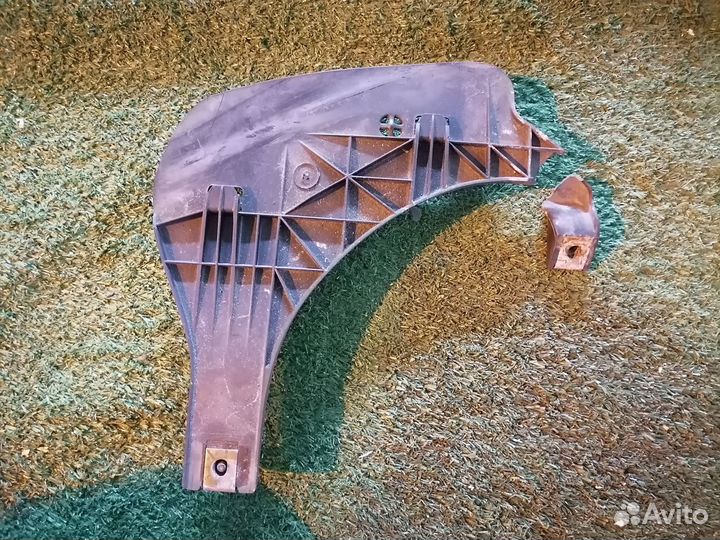 Кронштейн крепления фары передний левый Audi A4 B6