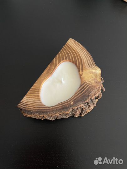 Свеча в спиле дерева