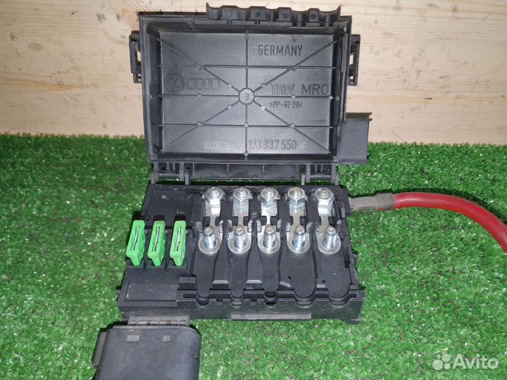 Блок предохранителей Volkswagen Golf 2002