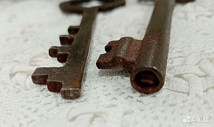 Старинные ключи