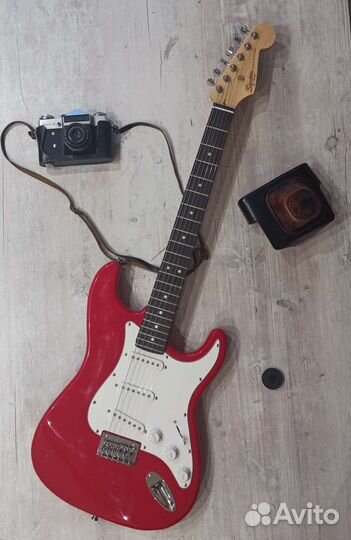 Электрогитара Fender Squier Stratocaster + комбик