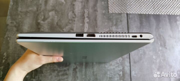 Ноутбук Asus R565M