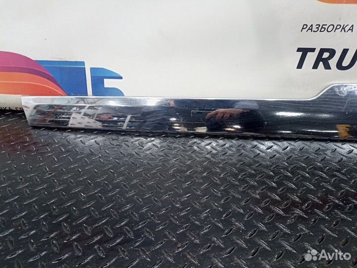 81611500124 Накладка капота Man TGA