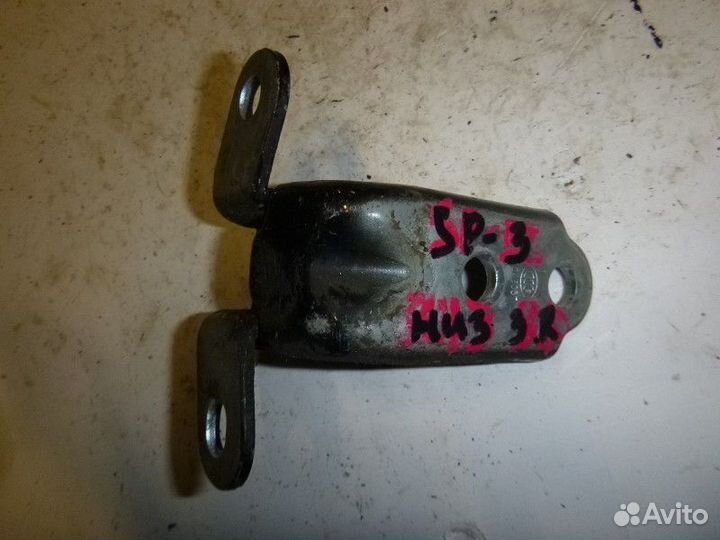 Петля двери задней правой нижняя KIA sportage 2010