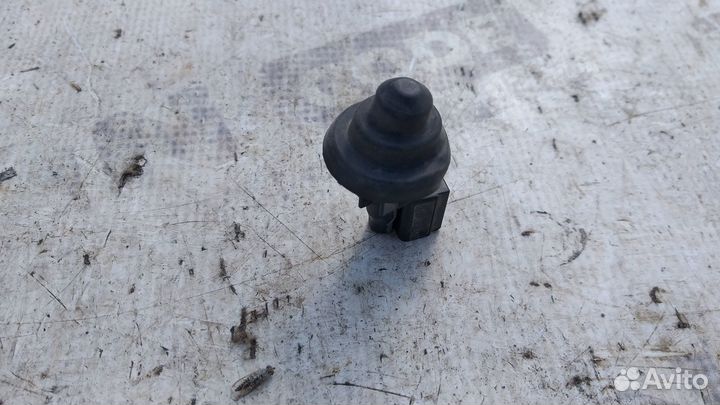 Концевик двери Renault Duster 4x4