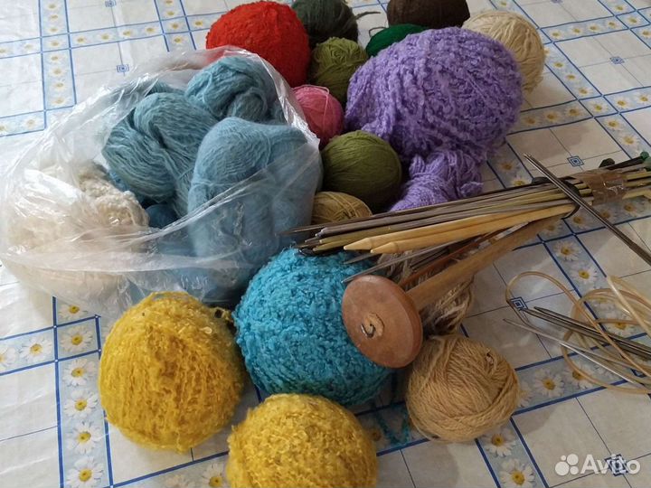 Нитки для вязания и спицы
