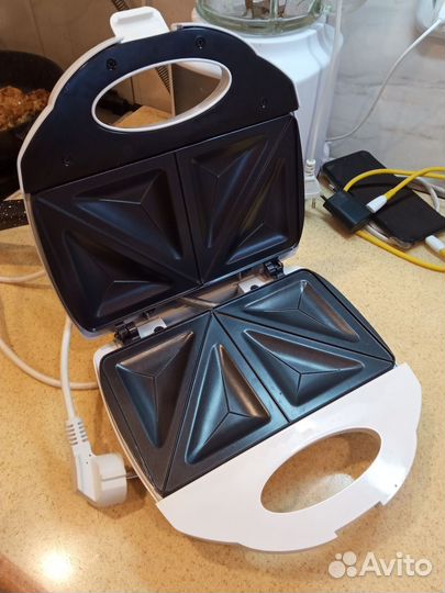 Электрическая вафельница новая