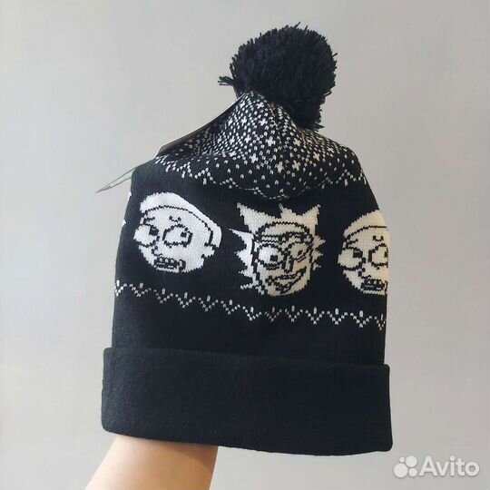 Новая шапка cropp rick and morty