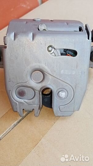 Volvo XC70 V70 замок багажника 31333542