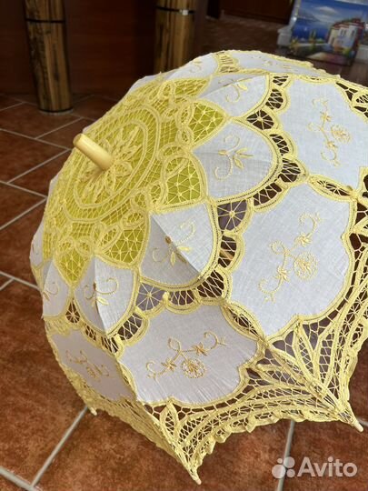 Зонтик кружевной лимонного цвета