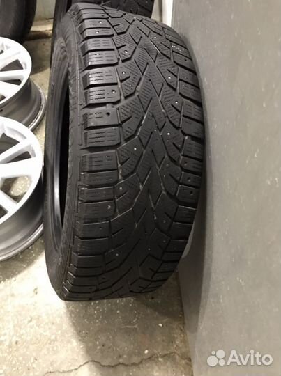 Gislaved NordFrost 100 215/60 R16 90T