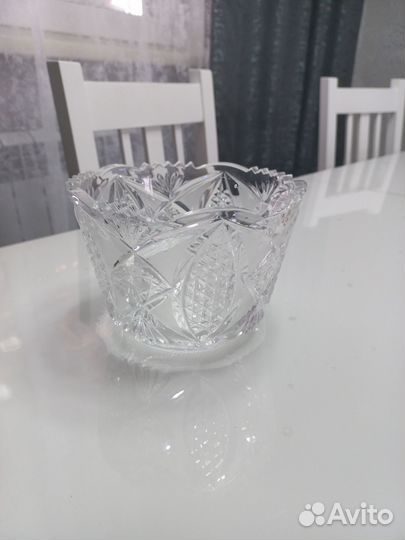 Продаю хрустальную вазочку