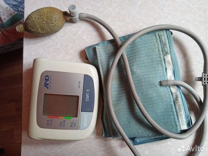 Тонометр полуавтоматический