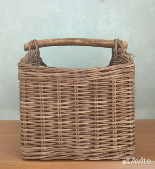 Корзина плетеная из бумажной лозы