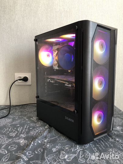 Игровой компьютер с монитором