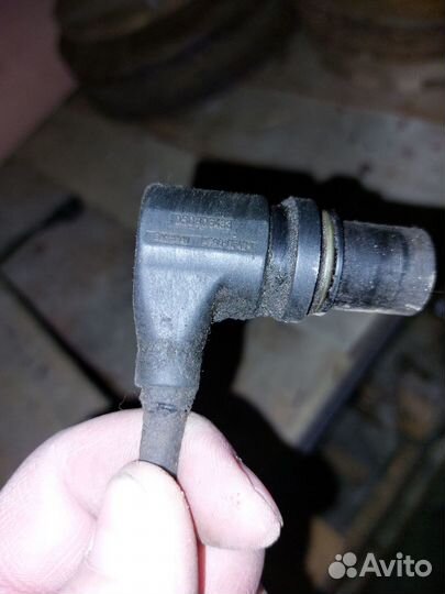 Датчик положения коленвала Volkswagen Passat B5